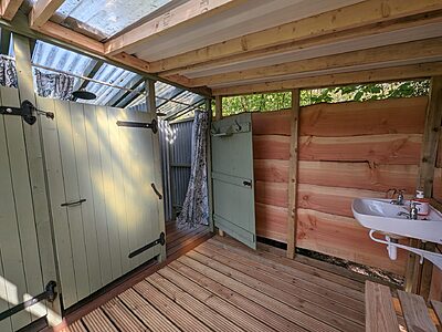Eco-friendly Showers | Wytch Wood Camping and Glamping | Somerset